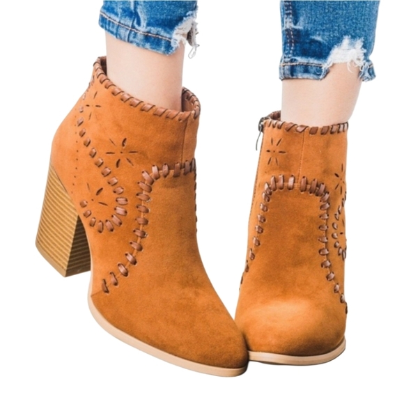 NIB A Rider Girl Vegan Suede Stitched Toffee Boho Bootie, Size 8 - Picture 1 of 3